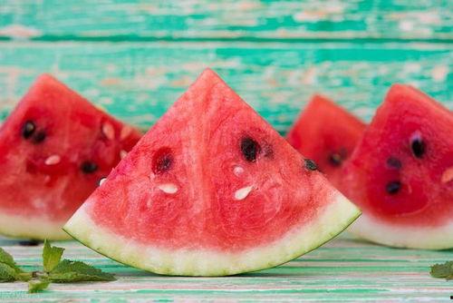 吃瓜文案可爱,甜蜜吃瓜，萌动心扉